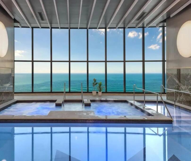 Surfers Paradise New Beachfront Apartments Gold Coast Exterior photo