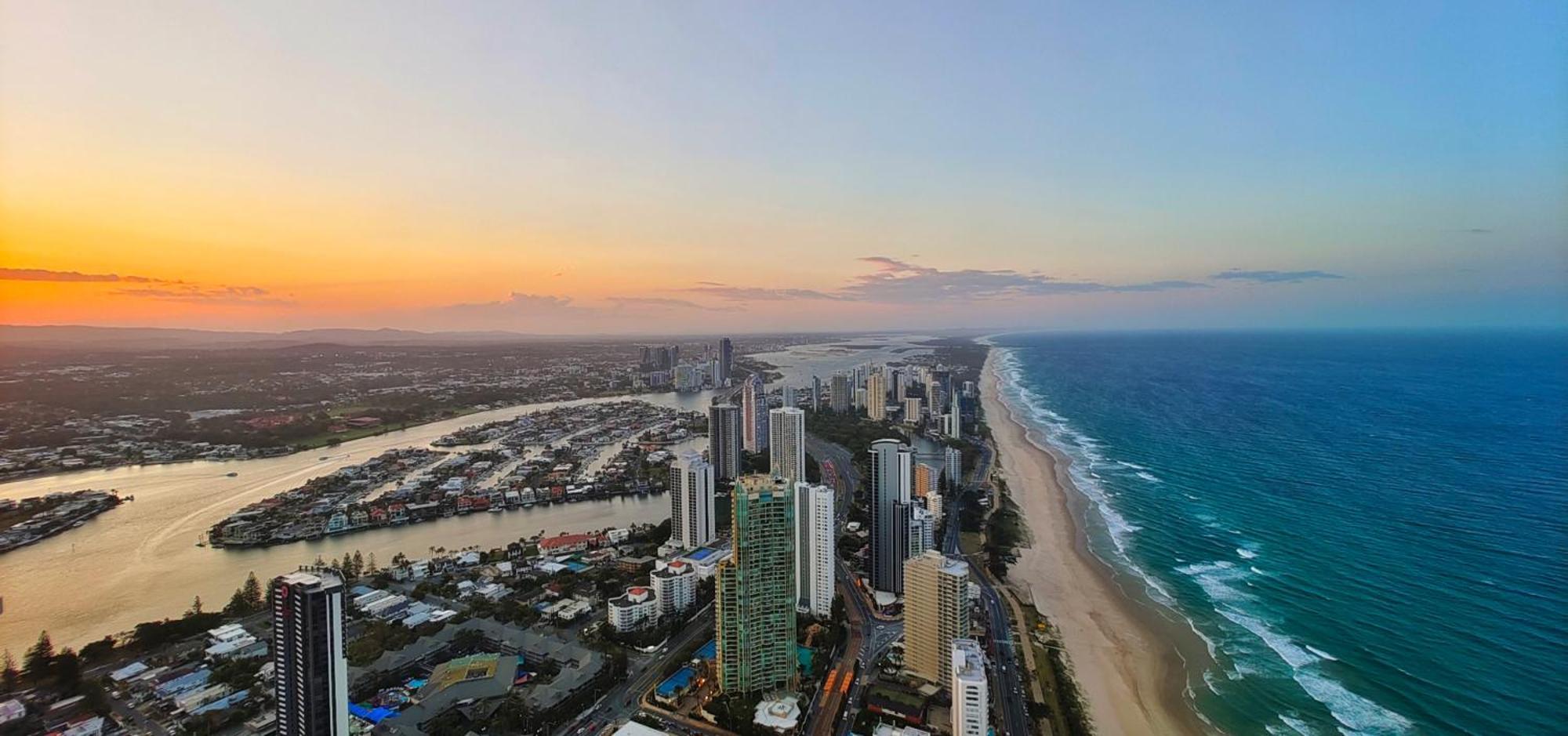 Surfers Paradise New Beachfront Apartments Gold Coast Exterior photo
