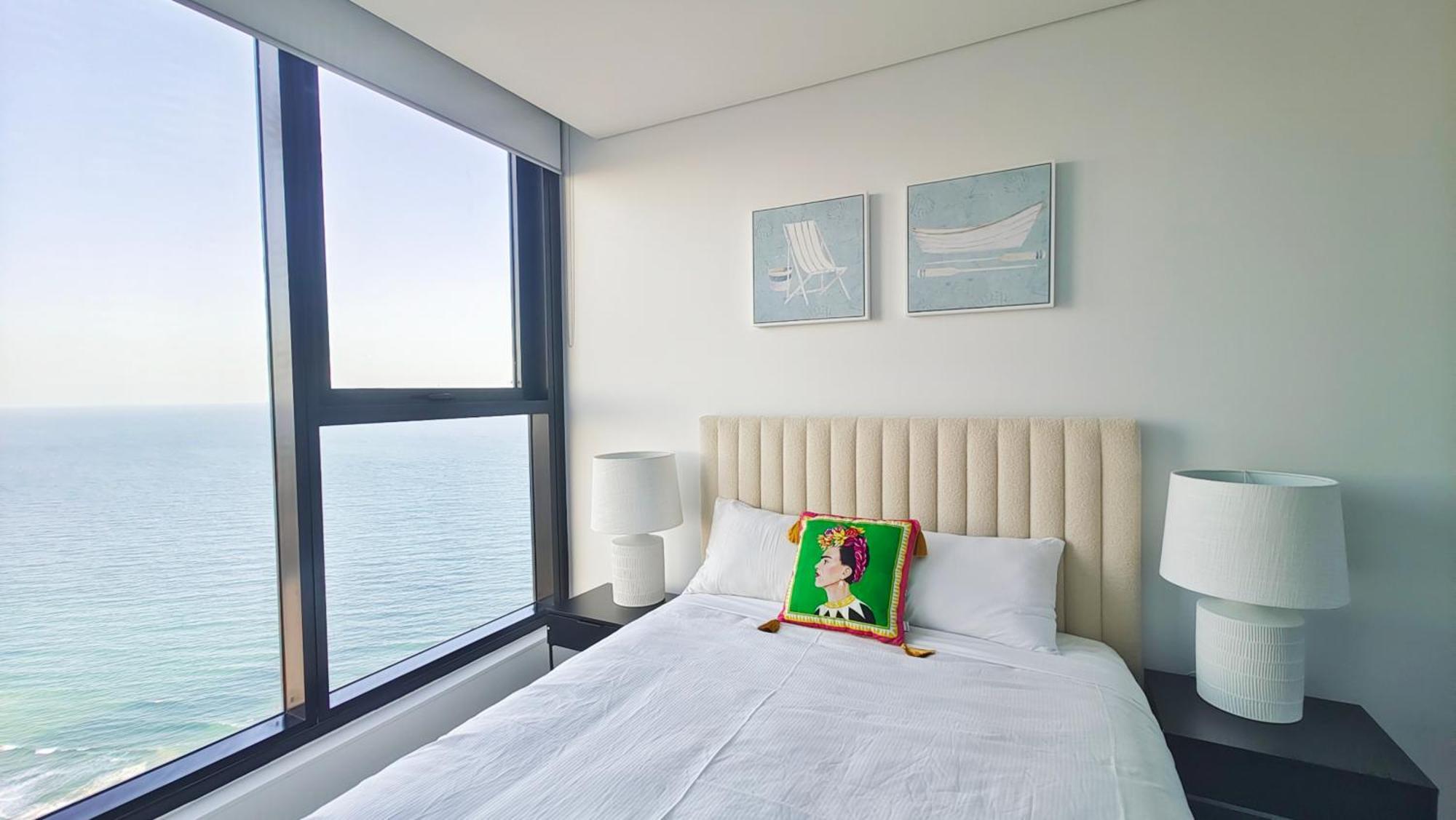 Surfers Paradise New Beachfront Apartments Gold Coast Exterior photo
