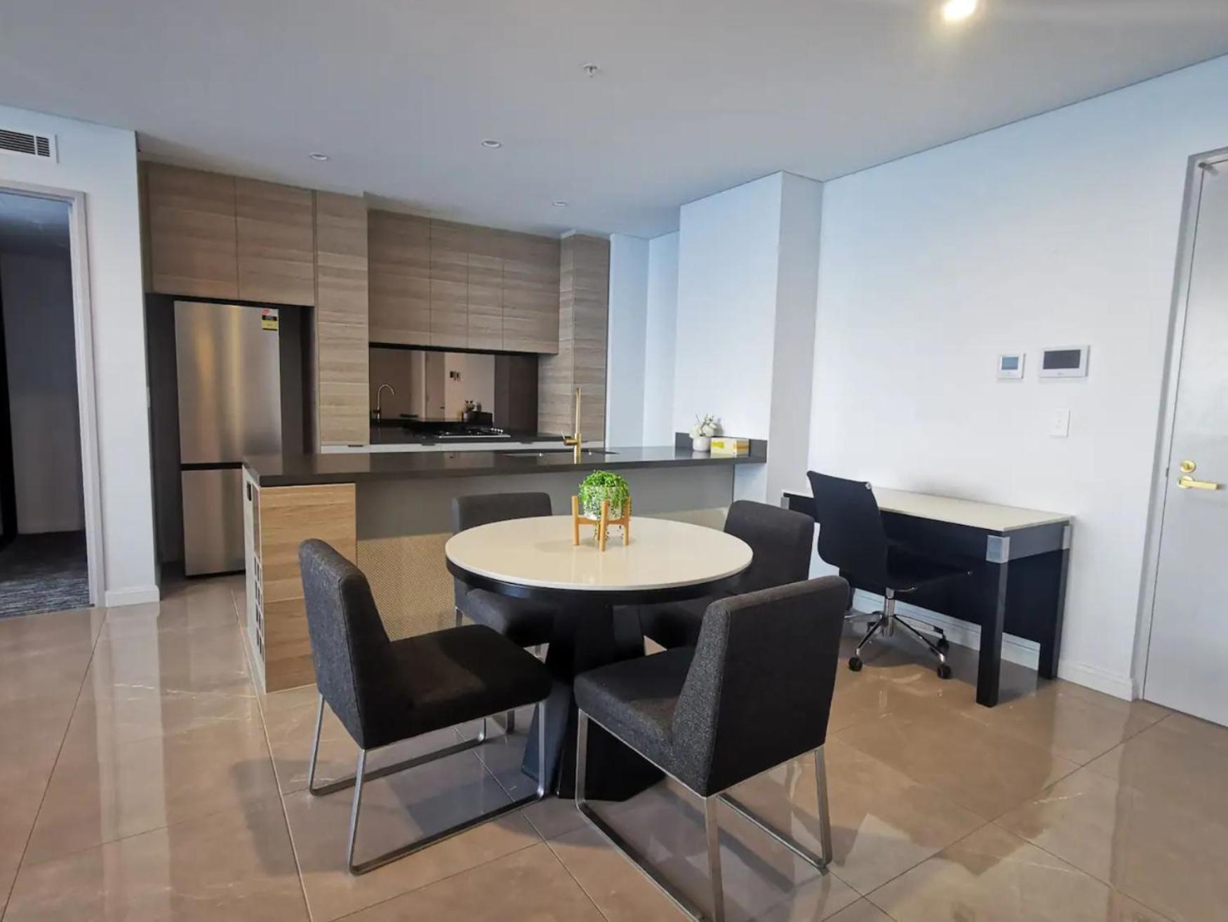 Surfers Paradise New Beachfront Apartments Gold Coast Exterior photo