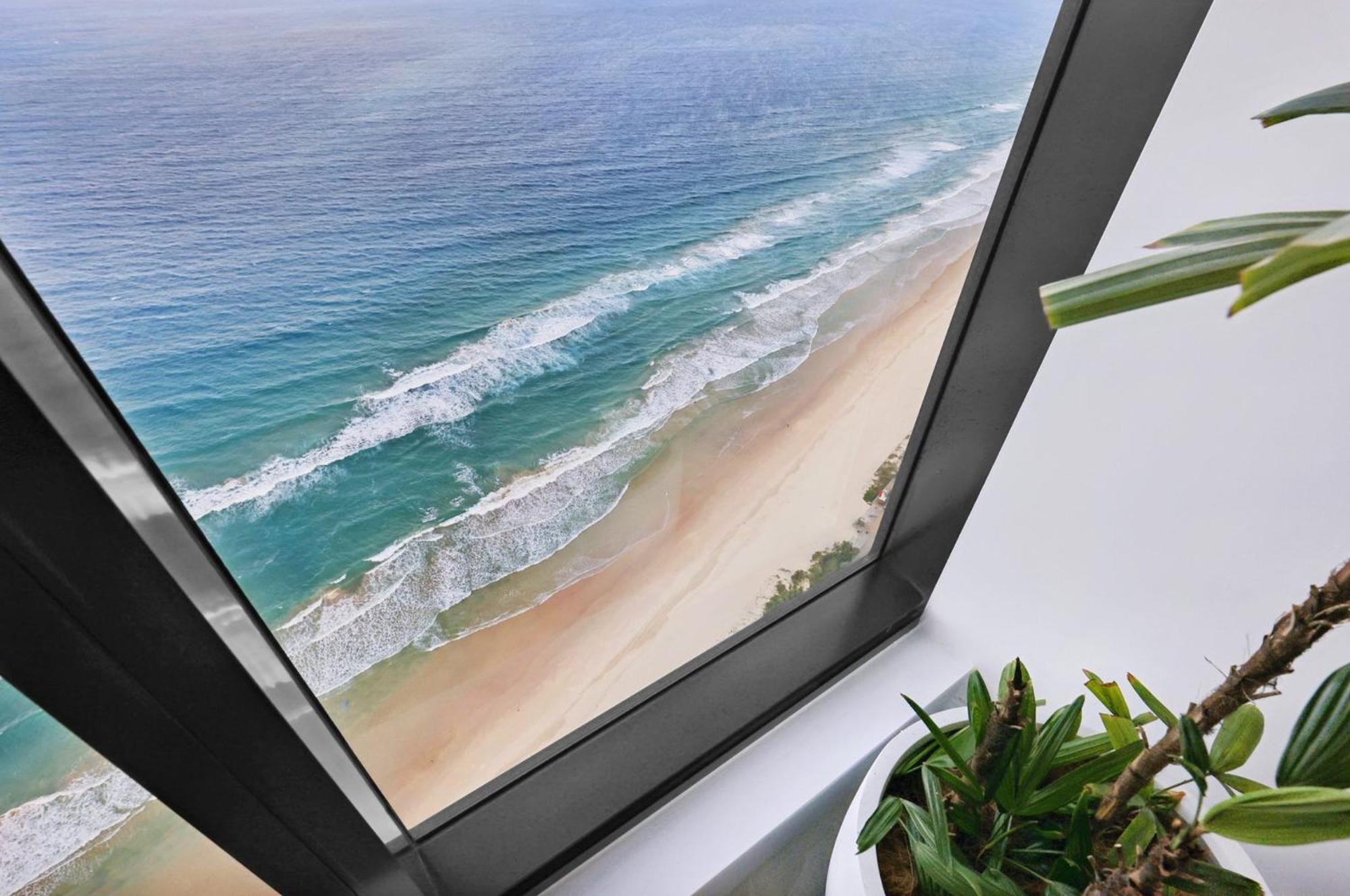 Surfers Paradise New Beachfront Apartments Gold Coast Room photo