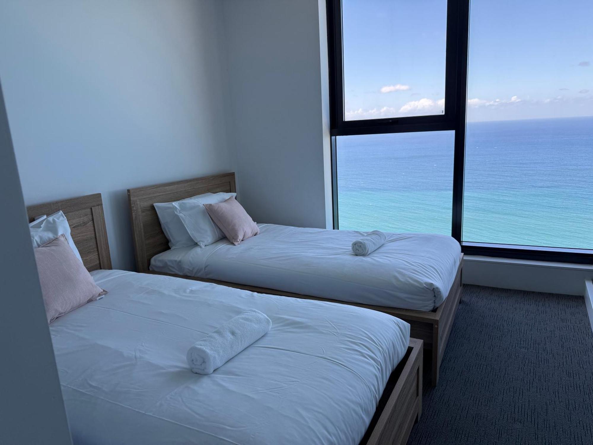 Surfers Paradise New Beachfront Apartments Gold Coast Exterior photo